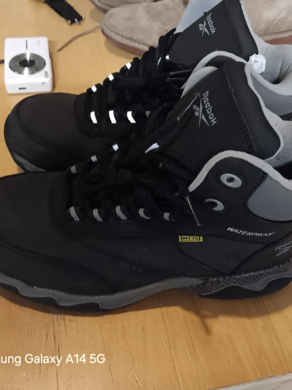 REEBOK Beamer Mens 8W Black Leather Waterproof Composite Toe Work Boots RB1067